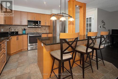 293 Huck Crescent, Kitchener, ON - Indoor Photo Showing Kitchen