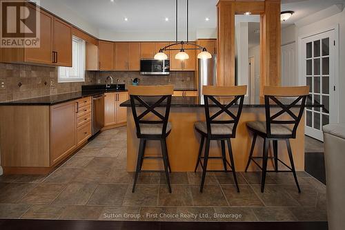 293 Huck Crescent, Kitchener, ON - Indoor Photo Showing Kitchen