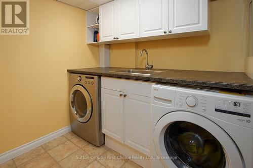 293 Huck Crescent, Kitchener, ON - Indoor Photo Showing Laundry Room