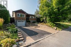 1828 LORRAINE AVENUE  Ottawa, ON K1H 6Z8