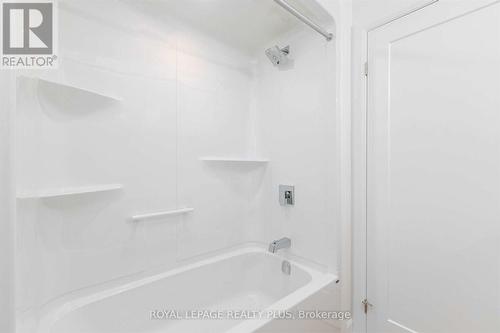 7214 Parsa Street, Niagara Falls, ON - Indoor Photo Showing Bathroom