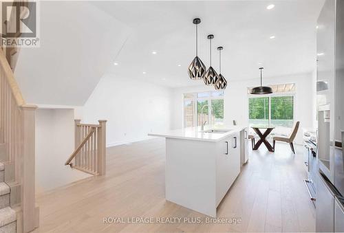 7214 Parsa Street, Niagara Falls, ON - Indoor Photo Showing Kitchen