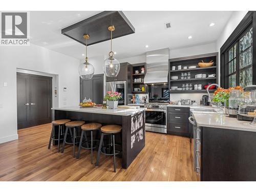 2693 Gore Street, Kelowna, BC - Indoor Photo Showing Kitchen With Upgraded Kitchen