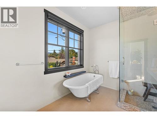 2693 Gore Street, Kelowna, BC - Indoor Photo Showing Bathroom