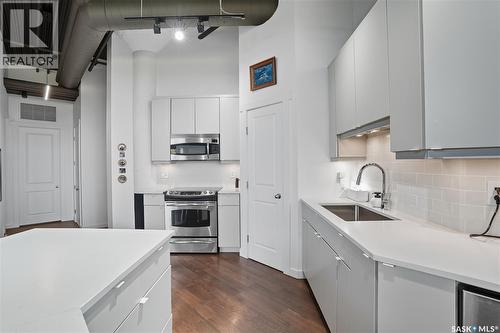 503 211 D Avenue N, Saskatoon, SK - Indoor Photo Showing Kitchen