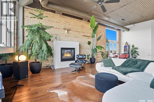 503 211 D AVENUE N  Saskatoon, SK S7L 1M7