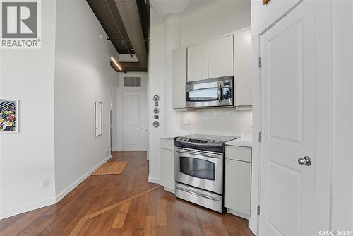 503 211 D Avenue N, Saskatoon, SK - Indoor Photo Showing Kitchen