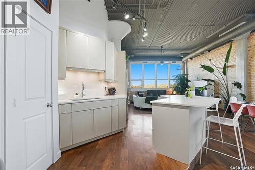 503 211 D Avenue N, Saskatoon, SK - Indoor Photo Showing Kitchen