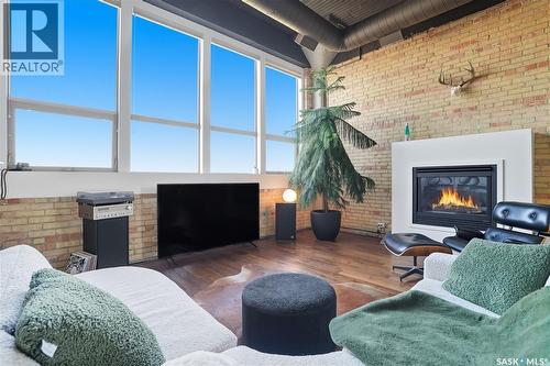 503 211 D Avenue N, Saskatoon, SK - Indoor Photo Showing Living Room With Fireplace