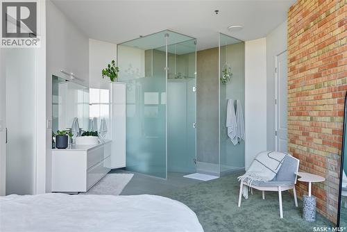 503 211 D Avenue N, Saskatoon, SK - Indoor Photo Showing Bathroom
