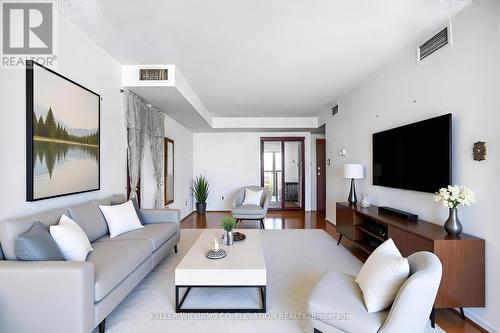 Kingsmere on The Park - Living Room - 1604 - 880 Dundas Street W, Mississauga, ON - Indoor Photo Showing Living Room