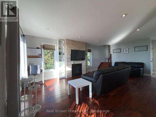 2801 North Shore Drive, Haldimand (Dunnville), ON - Indoor Photo Showing Living Room With Fireplace