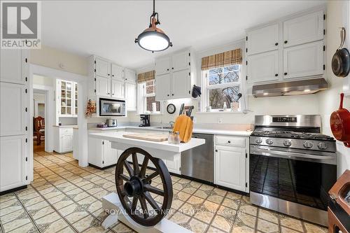 15 Trafalgar Street, St. Catharines (Downtown), ON - Indoor Photo Showing Kitchen