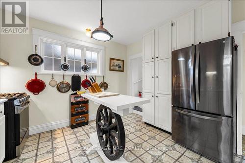 15 Trafalgar Street, St. Catharines (Downtown), ON - Indoor Photo Showing Kitchen
