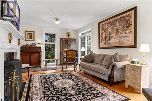 15 Trafalgar Street, St. Catharines (Downtown), ON - Indoor Photo Showing Living Room