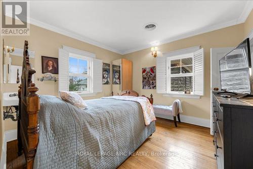 15 Trafalgar Street, St. Catharines (Downtown), ON - Indoor Photo Showing Bedroom
