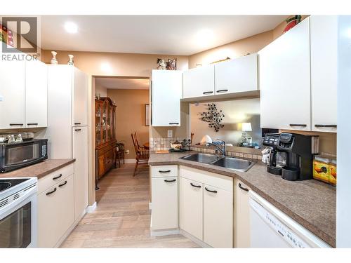 Kitchen - 337 Mckinney Road Unit# 104, Oliver, BC - Indoor Photo Showing Kitchen With Double Sink