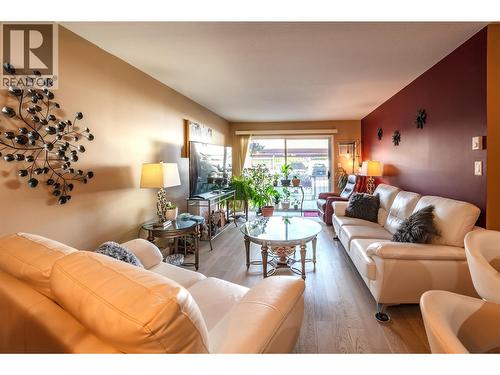 Living room - 337 Mckinney Road Unit# 104, Oliver, BC - Indoor Photo Showing Living Room