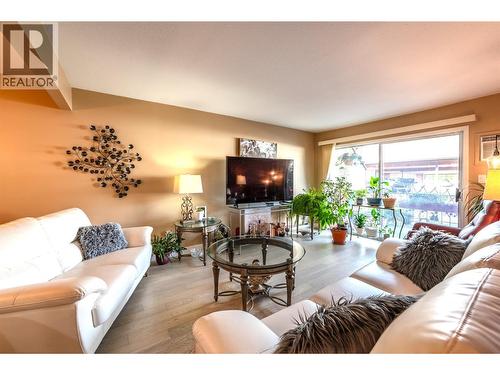 Living room - 337 Mckinney Road Unit# 104, Oliver, BC - Indoor Photo Showing Living Room