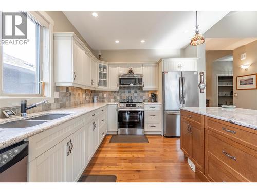 6833 Meadows Drive Unit# 28, Oliver, BC - Indoor Photo Showing Kitchen With Double Sink With Upgraded Kitchen