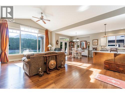 6833 Meadows Drive Unit# 28, Oliver, BC - Indoor Photo Showing Living Room