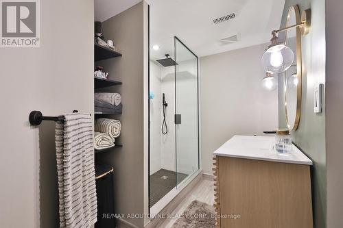 1131 Carol Street, Burlington, ON - Indoor Photo Showing Bathroom