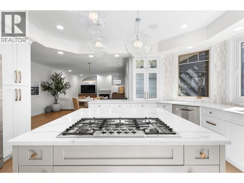 539 Metcalfe Avenue, Kelowna, BC - Indoor Photo Showing Kitchen With Upgraded Kitchen