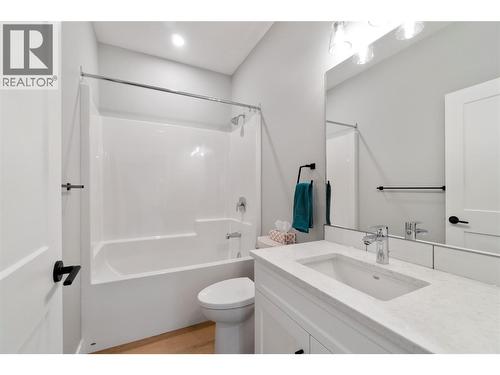 1330 10 Street Sw Unit# 14, Salmon Arm, BC - Indoor Photo Showing Bathroom