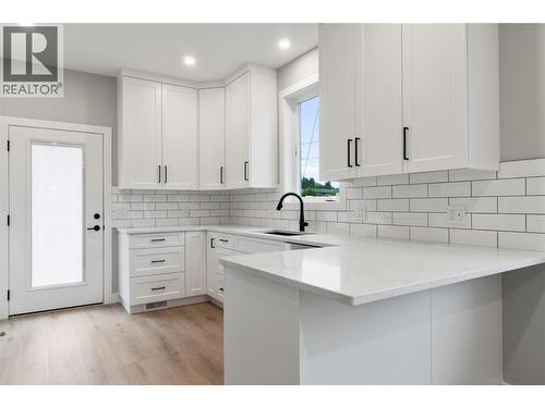 1330 10 Street Sw Unit# 14, Salmon Arm, BC - Indoor Photo Showing Kitchen With Upgraded Kitchen