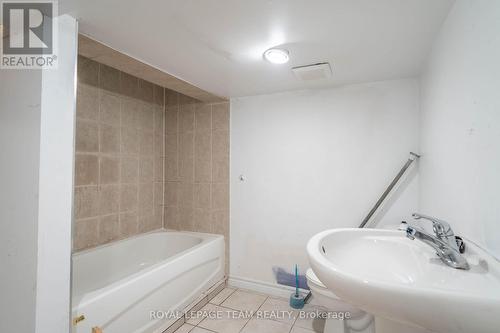 5 Gilchrist Avenue, Ottawa, ON - Indoor Photo Showing Bathroom