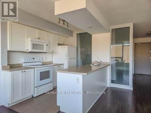 601 - 121 Queen Street, Kingston (East Of Sir John A. Blvd), ON - Indoor Photo Showing Kitchen