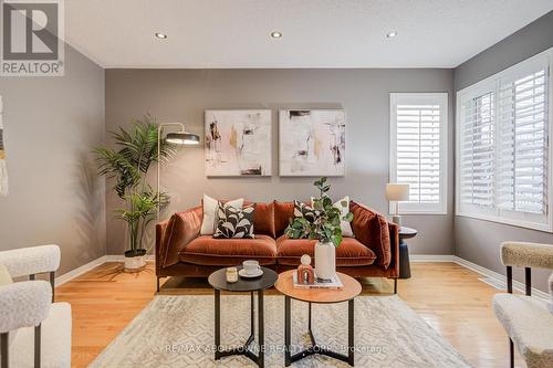 3041 Caulfield Crescent, Mississauga, ON - Indoor Photo Showing Living Room