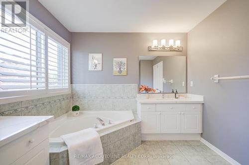 3041 Caulfield Crescent, Mississauga, ON - Indoor Photo Showing Bathroom