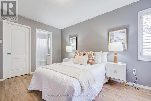 3041 Caulfield Crescent, Mississauga, ON - Indoor Photo Showing Bedroom