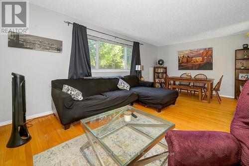 Apt 1-Living Room - 922 Pinewood Crescent, Ottawa, ON - Indoor Photo Showing Living Room