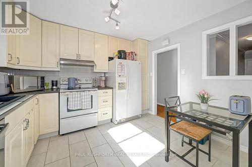 Apt 1-Kitchen - 922 Pinewood Crescent, Ottawa, ON - Indoor Photo Showing Kitchen
