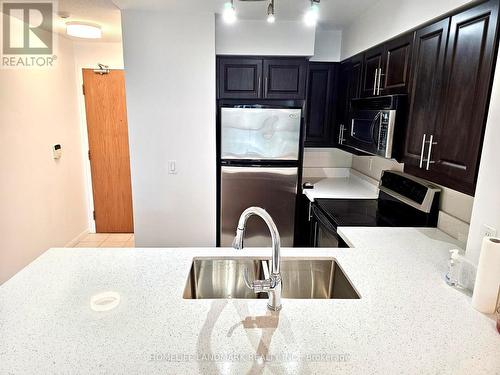 606 - 219 Fort York Boulevard, Toronto, ON - Indoor Photo Showing Kitchen With Double Sink