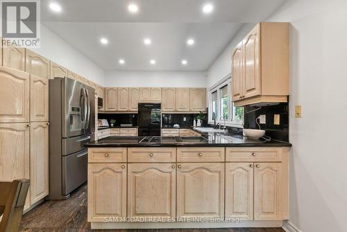 2339 Glengarry Road, Mississauga, ON - Indoor Photo Showing Kitchen