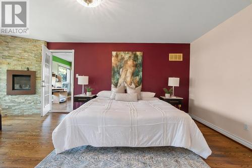 2339 Glengarry Road, Mississauga, ON - Indoor Photo Showing Bedroom