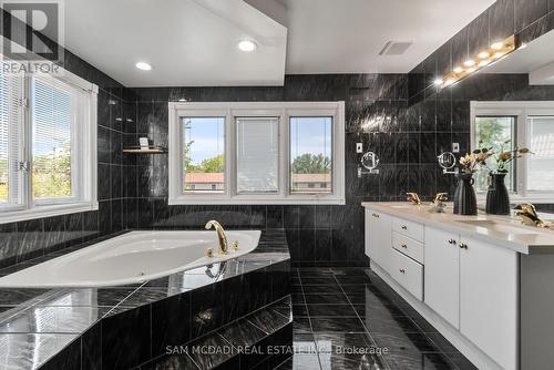 2339 Glengarry Road, Mississauga, ON - Indoor Photo Showing Bathroom