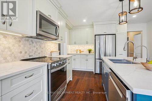 41 Steen Drive, Mississauga, ON - Indoor Photo Showing Kitchen With Double Sink With Upgraded Kitchen