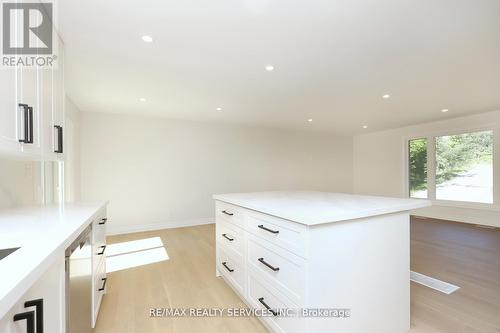 8570 Hwy 12, Oro-Medonte, ON - Indoor Photo Showing Other Room