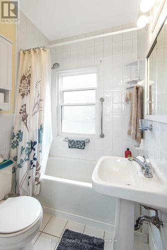 6510 Culp Street, Niagara Falls (Dorchester), ON - Indoor Photo Showing Bathroom
