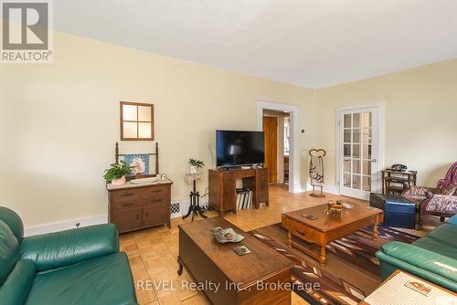 6510 Culp Street, Niagara Falls (Dorchester), ON - Indoor Photo Showing Living Room