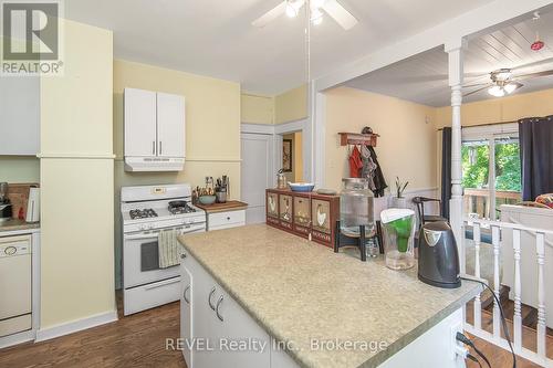 6510 Culp Street, Niagara Falls (Dorchester), ON - Indoor Photo Showing Kitchen