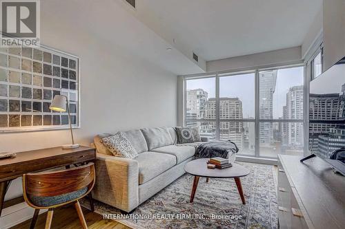 1903 - 88 Cumberland Street, Toronto, ON - Indoor Photo Showing Living Room