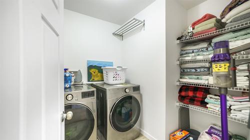 5485 South Perimeter Way, Kelowna, BC - Indoor Photo Showing Laundry Room