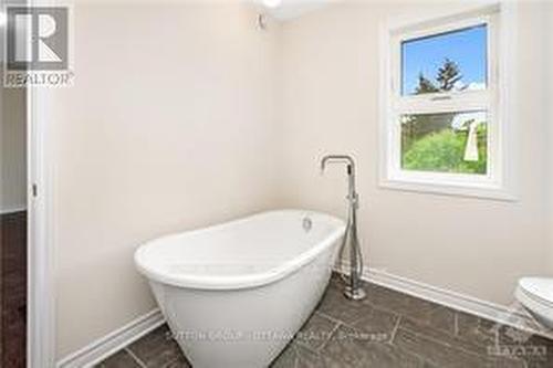 183 Presland Road, Ottawa, ON - Indoor Photo Showing Bathroom