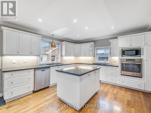 253 Margaret Drive, Oakville (Co Central), ON - Indoor Photo Showing Kitchen With Stainless Steel Kitchen With Upgraded Kitchen