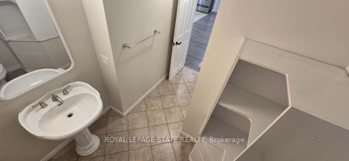 Bsmt-59 Bridgeport Crescent, Hamilton, ON - Indoor Photo Showing Bathroom